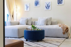 Premium Remodeled Condo with Ocean View and Parking