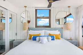 Premium Remodeled Condo with Ocean View and Parking