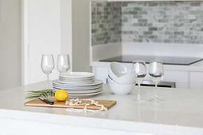 Premium Remodeled Condo with Ocean View and Parking