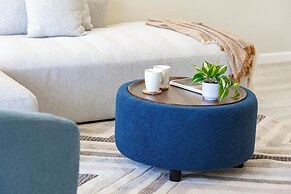 Premium Remodeled Condo with Ocean View and Parking