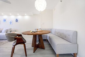 Premium Remodeled Condo with Ocean View and Parking