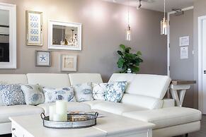 Premium Remodeled Condo with Ocean View and Parking