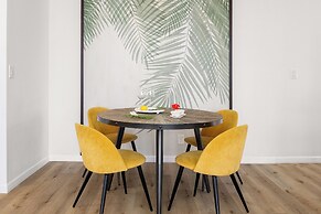 Premium Remodeled Condo with Ocean View and Parking