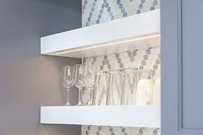 Premium Remodeled Condo with Ocean View and Parking