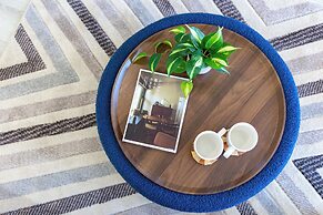 Premium Remodeled Condo with Ocean View and Parking