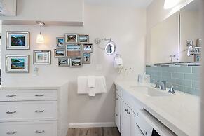 Premium Remodeled Condo with Ocean View and Parking