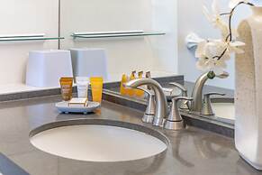 Premium Remodeled Condo with Ocean View and Parking