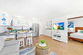 Premium Remodeled Condo with Ocean View and Parking