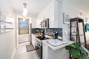 Premium Remodeled Condo with Ocean View and Parking