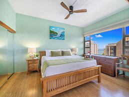 Premium Remodeled Condo with Ocean View and Parking