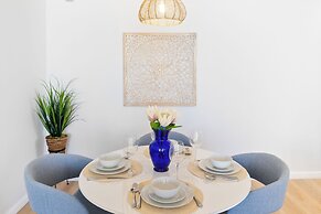 Premium Remodeled Condo with Ocean View and Parking