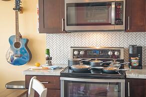 Premium Remodeled Condo with Ocean View and Parking