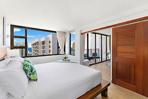 Premium Remodeled Condo with Ocean View and Parking