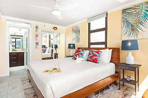 Premium Remodeled Condo with Ocean View and Parking