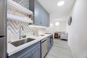 Premium Remodeled Condo with Ocean View and Parking