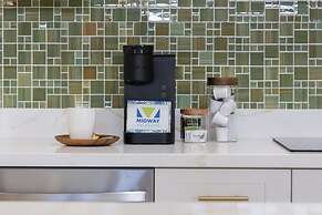 Mountain View Condo with 2 Double Beds and Parking