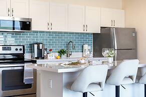 Mountain View Condo with 2 Double Beds and Parking