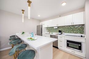 Mountain View Condo with 2 Double Beds and Parking