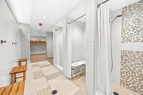 Mountain View Condo with 2 Double Beds and Parking