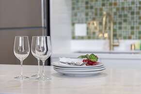 Mountain View Condo with 2 Double Beds and Parking