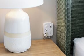 Mountain View Condo with 2 Double Beds and Parking