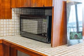 Mountain View Condo with 2 Double Beds and Parking