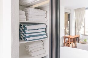 Mountain View Condo with 2 Double Beds and Parking