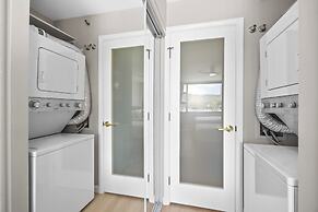 Mountain View Condo with 2 Double Beds and Parking