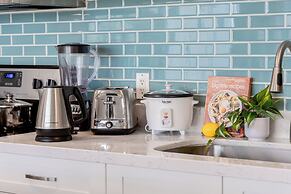 Mountain View Condo with 2 Double Beds and Parking