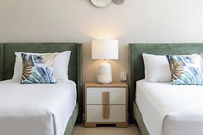 Mountain View Condo with 2 Double Beds and Parking