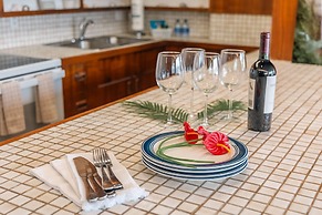 Mountain View Condo with 2 Double Beds and Parking