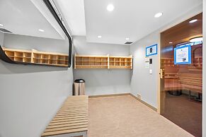 Mountain View Condo with 2 Double Beds and Parking