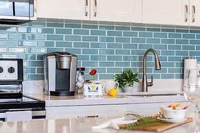 Mountain View Condo with 2 Double Beds and Parking