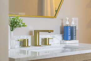 Mountain View Condo with 2 Double Beds and Parking