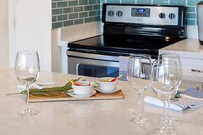 Mountain View Condo with 2 Double Beds and Parking