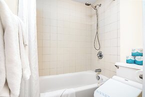 Mountain View Condo with 2 Double Beds and Parking