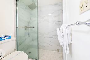 Mountain View Condo with 2 Double Beds and Parking