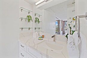 Mountain View Condo with 2 Double Beds and Parking