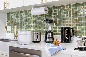 Mountain View Condo with 2 Double Beds and Parking