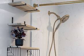 Mountain View Condo with 2 Double Beds and Parking