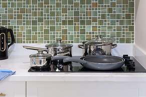 Mountain View Condo with 2 Double Beds and Parking