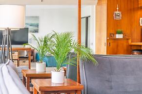 Mountain View Condo with 2 Double Beds and Parking