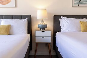 Mountain View Condo with 2 Double Beds and Parking