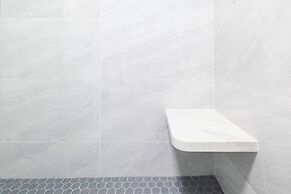 Ocean View Condo with King or Queen Bed and Parking