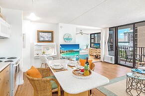 Ocean View Condo with King or Queen Bed and Parking