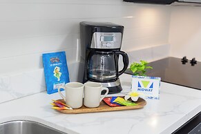 Ocean View Condo with King or Queen Bed and Parking