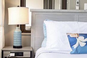 Ocean View Condo with King or Queen Bed and Parking