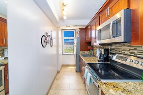 Ocean View Condo with King or Queen Bed and Parking