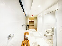 Ocean View Condo with King or Queen Bed and Parking