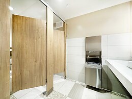 Ocean View Condo with King or Queen Bed and Parking